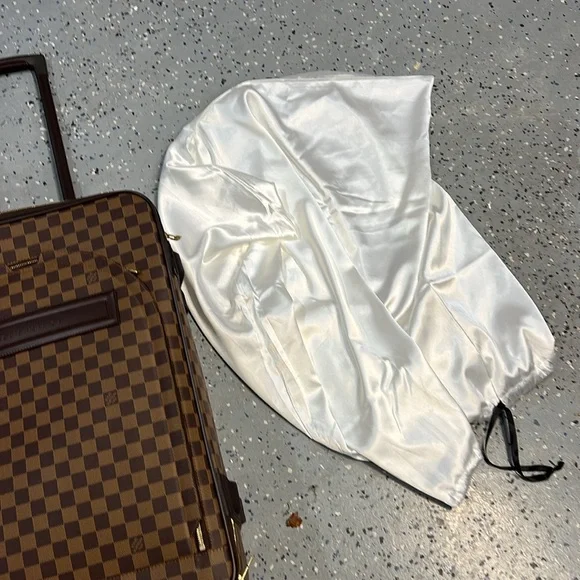 Lv Damier 🔥🔥🔥🔥carry with dust bag - Picture 3 of 5